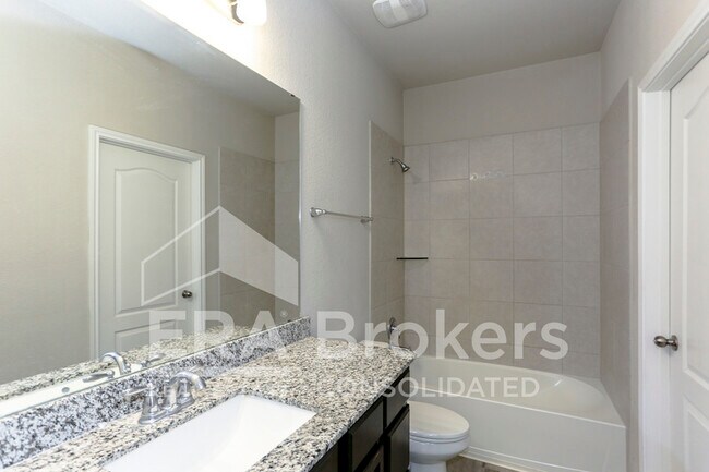 Building Photo - 4721 Highmont Dr