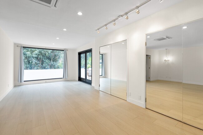 Building Photo - 9572 Stuart Ln