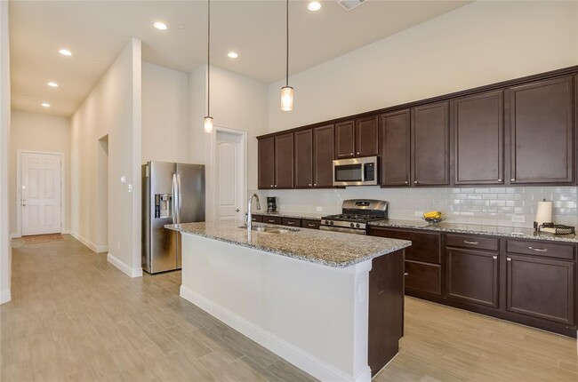 Building Photo - 600 C-Bar Ranch Trl