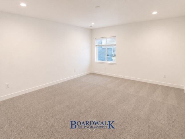 Building Photo - 5623 Coastal Ridge Ln