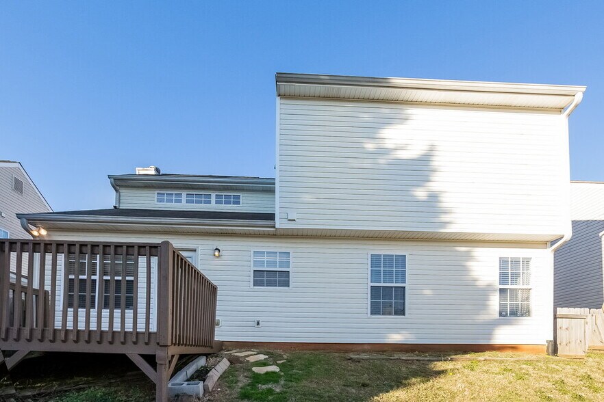 Building Photo - 240 Greystone Cir
