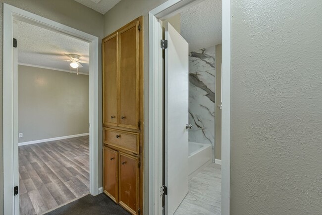 Building Photo - 1141 Royal Crest Dr