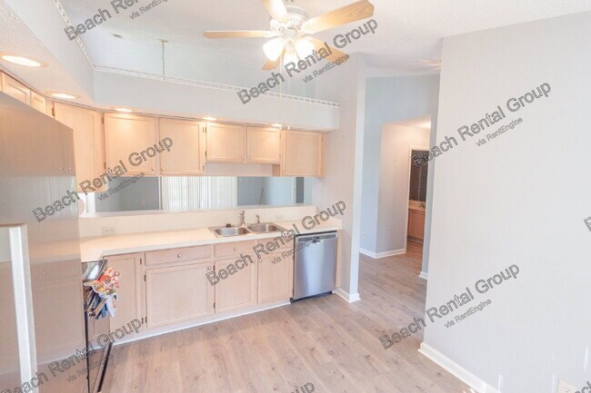 Building Photo - 6661 Wisteria Dr