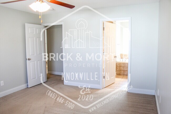Building Photo - 5722 Rhyne Cove Ln