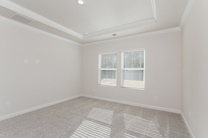 Building Photo - 701 Orange Rd
