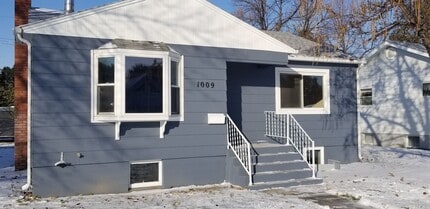 Building Photo - Take A Virtual Tour!