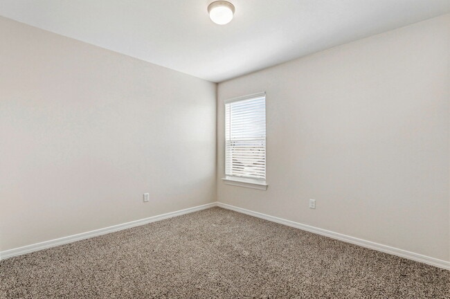 Building Photo - 649 La Entrada Cir