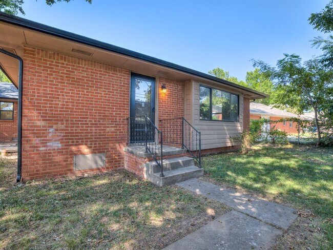 Building Photo - 1320 Avondale Dr