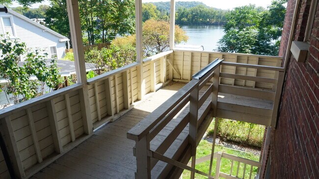 Building Photo - 758 Hudson Ave