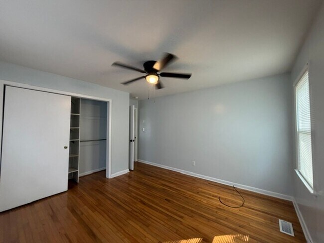Building Photo - 434 Crystal Dr
