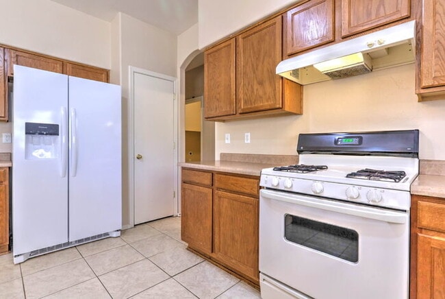 Building Photo - Located in beautiful Rancho Sahuarita!!!!!!!!!!!!