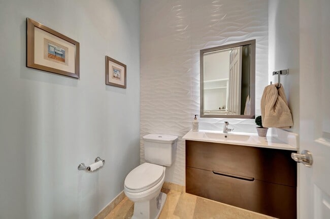 Building Photo - 10302 Sweet Bay Manor