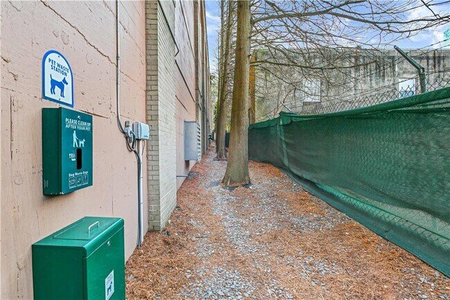 Building Photo - 3180 Mathieson Dr NE