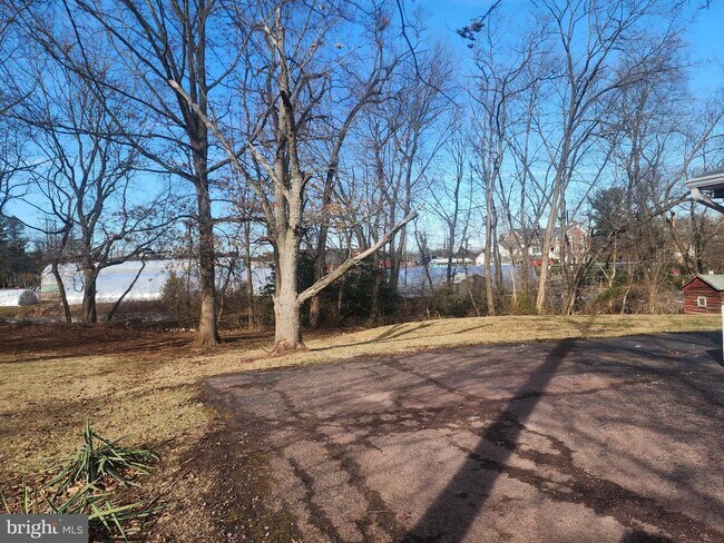 Building Photo - 110 Pennapacker Rd