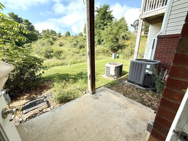 Building Photo - 246 Sheliah Ct