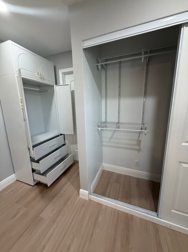 Building Photo - 9417 SW 52nd St