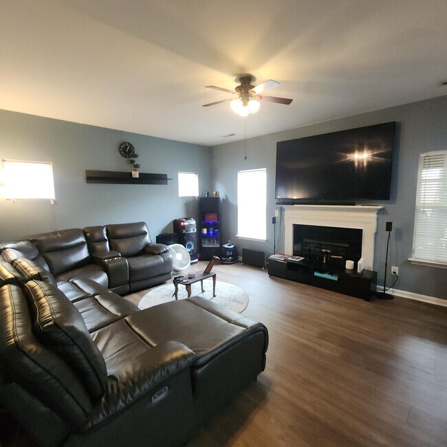 Building Photo - 4516 Paula Dr