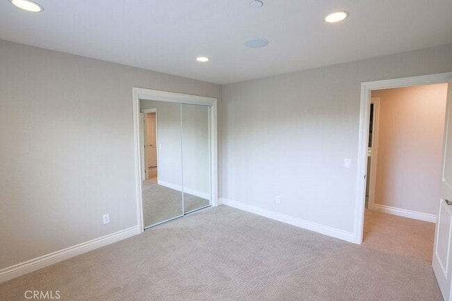 Building Photo - 3294 Ledgewood Cir