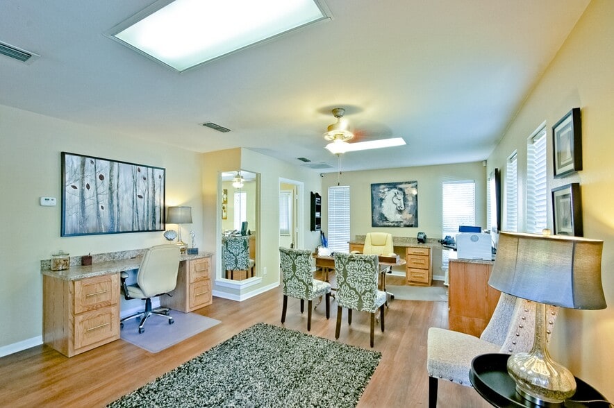 Primary Photo - 600 Baylor