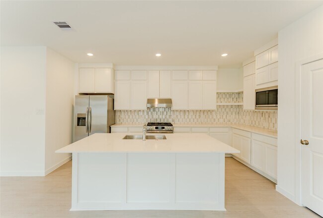 Building Photo - 6671 Iron Clover Dr