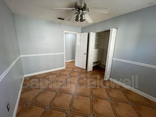 Building Photo - 12813 Starling Dr