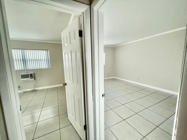 Building Photo - 2b1b Apartment -Now Available- Located in San Souci/ North Miami *Great Location*