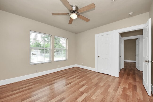 Building Photo - 201 W Pitts Ave