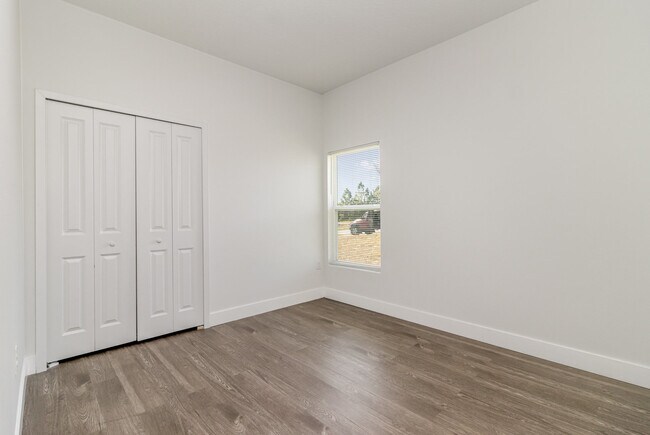 Building Photo - 1213 Waterford St SE