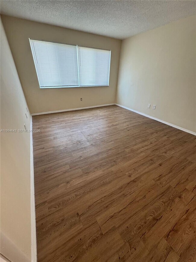 Building Photo - 14830 Naranja Lakes Blvd