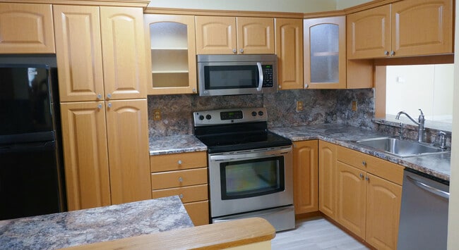 Building Photo - 9861 Three Lakes Cir