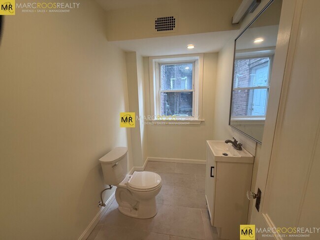 Building Photo - 1755 Beacon St