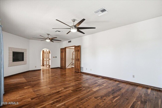 Building Photo - 2157 E Alameda Dr