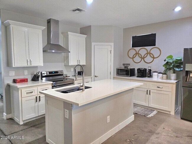 Building Photo - 1402 S 10th Ave