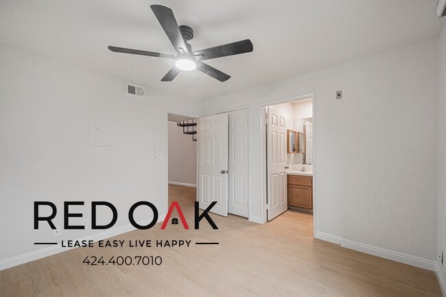 Building Photo - 4651 Cahuenga Blvd