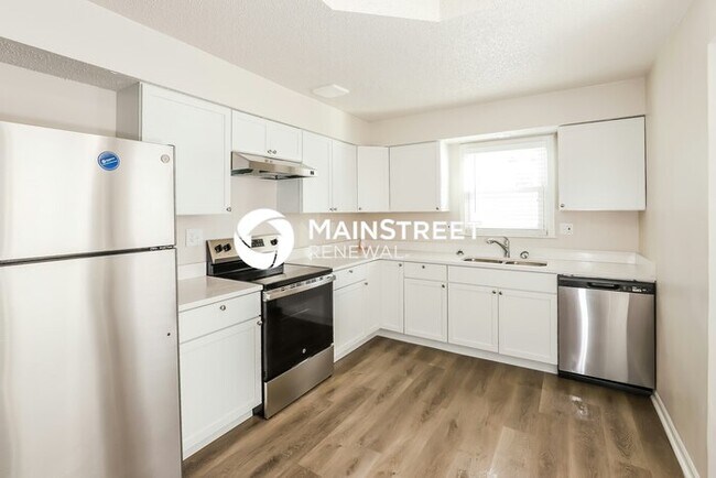 Building Photo - 3 Bedroom Pet-Friendly Home in KANSAS CITY, MO with Main Street Renewal