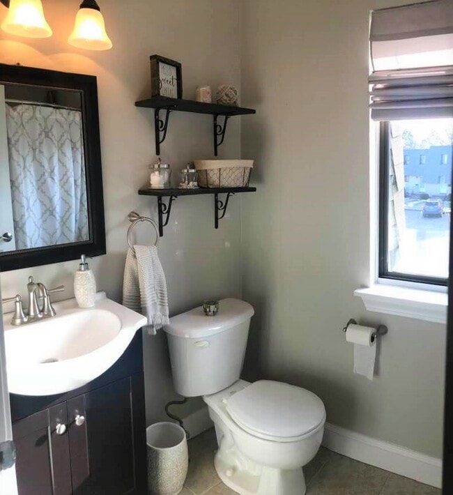 Full Bath - 25 Beekman Dr