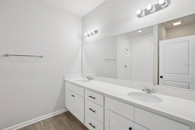 Building Photo - 64 Cactus St