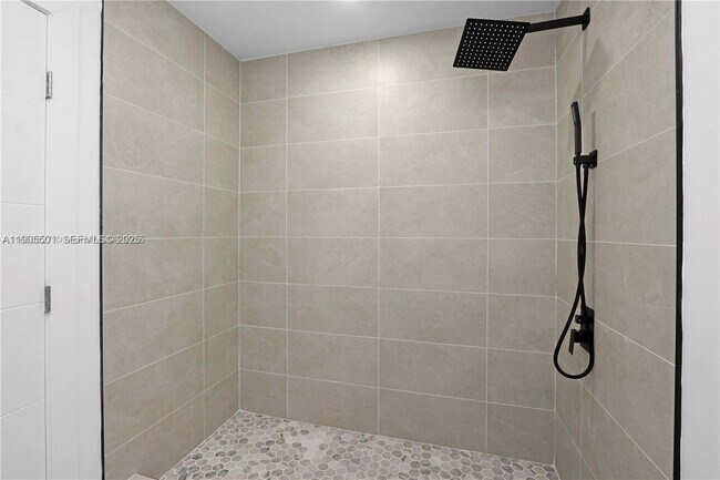 Building Photo - 419 78th St