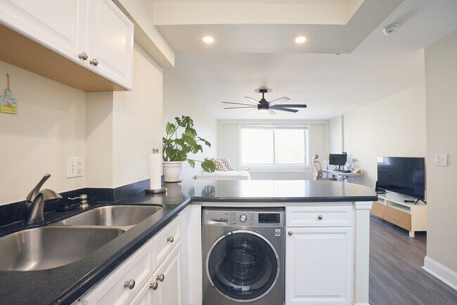 Building Photo - Furnished Buckhead Studio in Prime Peachtree Location