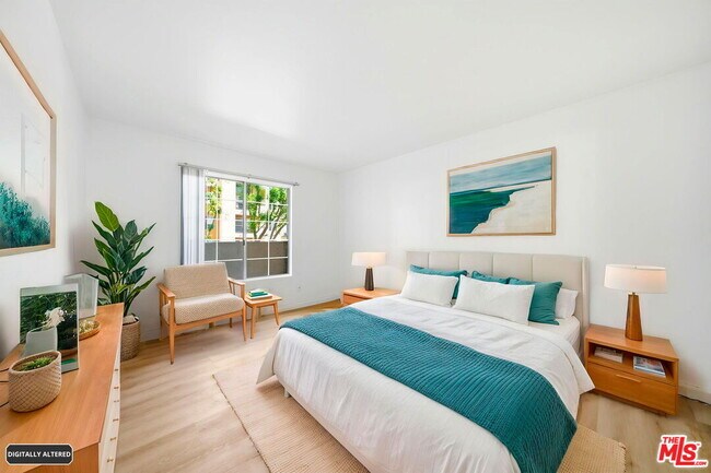 Building Photo - 5530 Owensmouth Ave