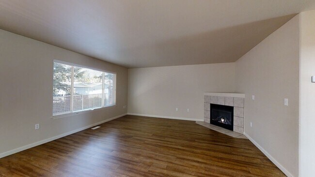 Building Photo - Clean Home with Lots of space ready to be your Home!