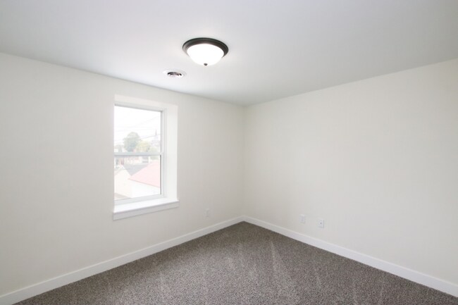 Building Photo - 14.5 Fond du Lac St