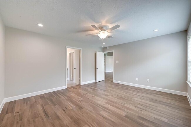 Building Photo - 2234 Kinbrook Dr