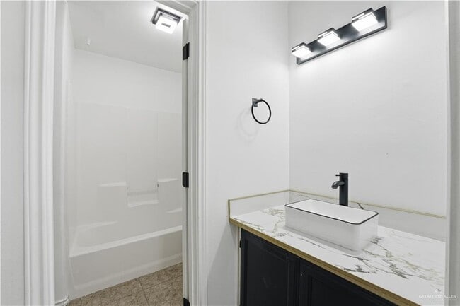 Building Photo - 12 W Sherryl Ave