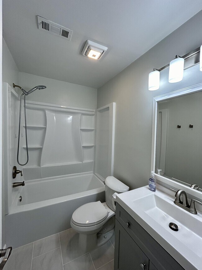 Building Photo - 1004 Hearth Ct