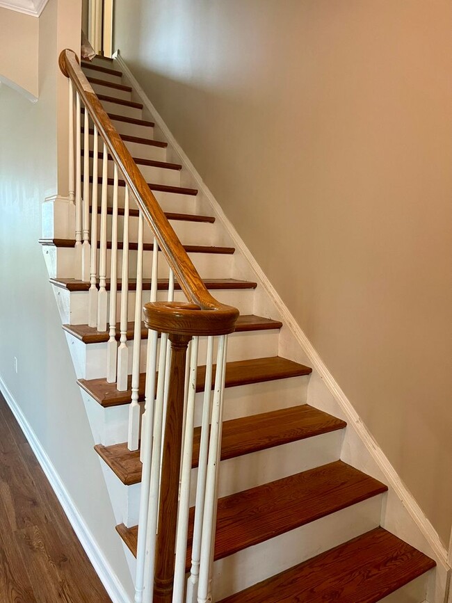 Building Photo - Beautifully Updated 4 Bedroom Home in Crozet – New Flooring & Cozy Gas Fireplace!