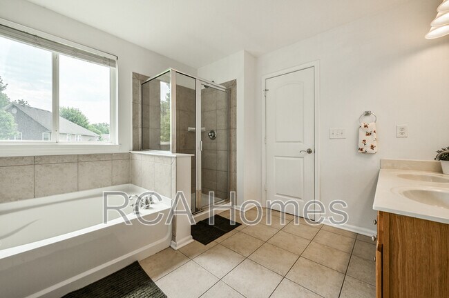 Building Photo - 8189 Admirals Landing Pl