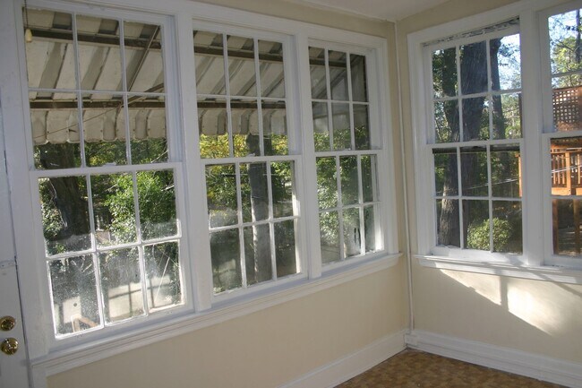 Building Photo - 311 Harden St