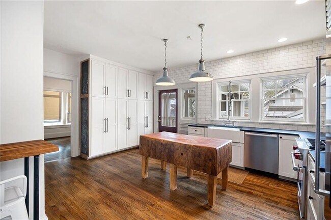 Building Photo - 193 Feld Ave