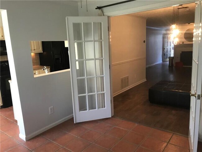 Building Photo - 19 Normandy Ct